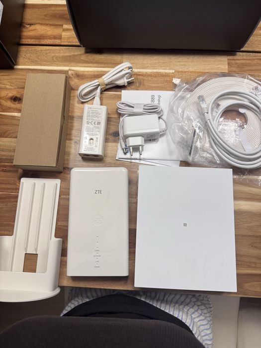 ZTE modem 5G ODU MC889 + Router WiFi 6 T5400