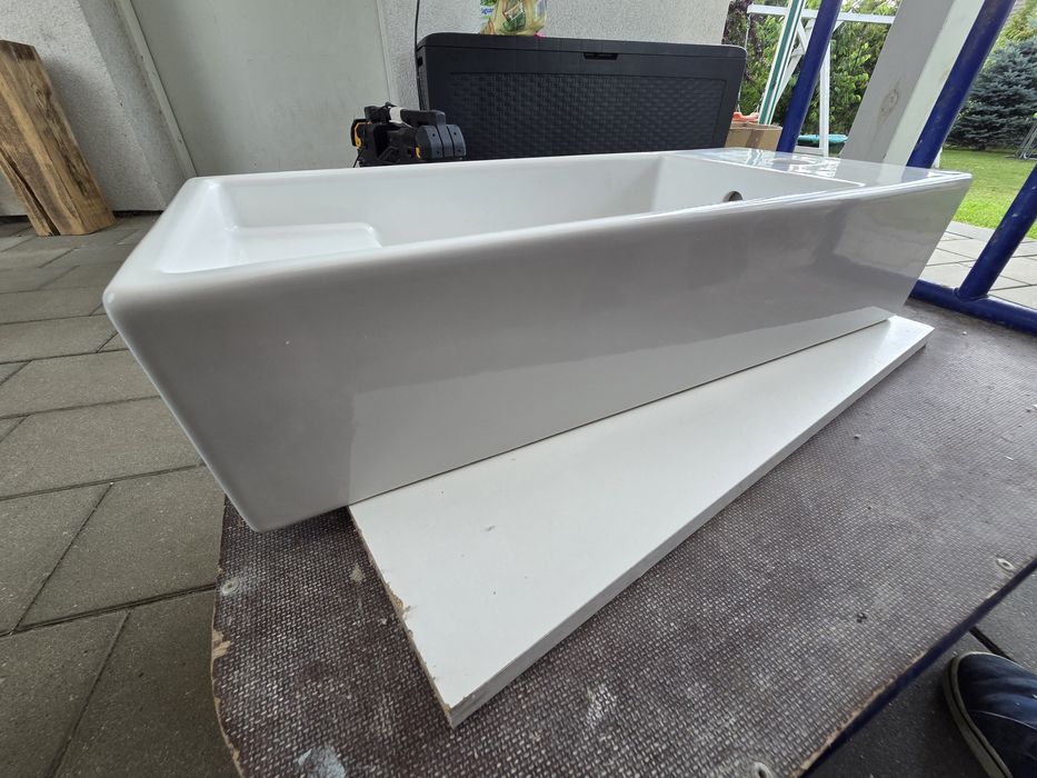 Umywalka nablatowa 62x24,5. Wys. 14cm