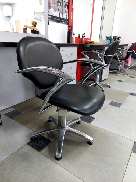 Продається обладнання для перукарні