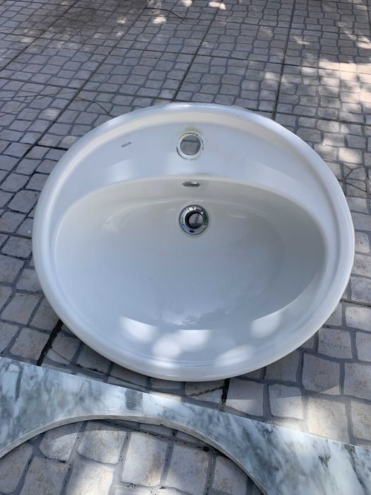 Bancada para WC em pedra com dois lavatórios Indusa