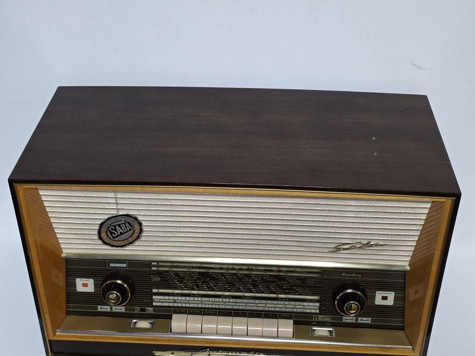 Rádio antigo reparado SABA