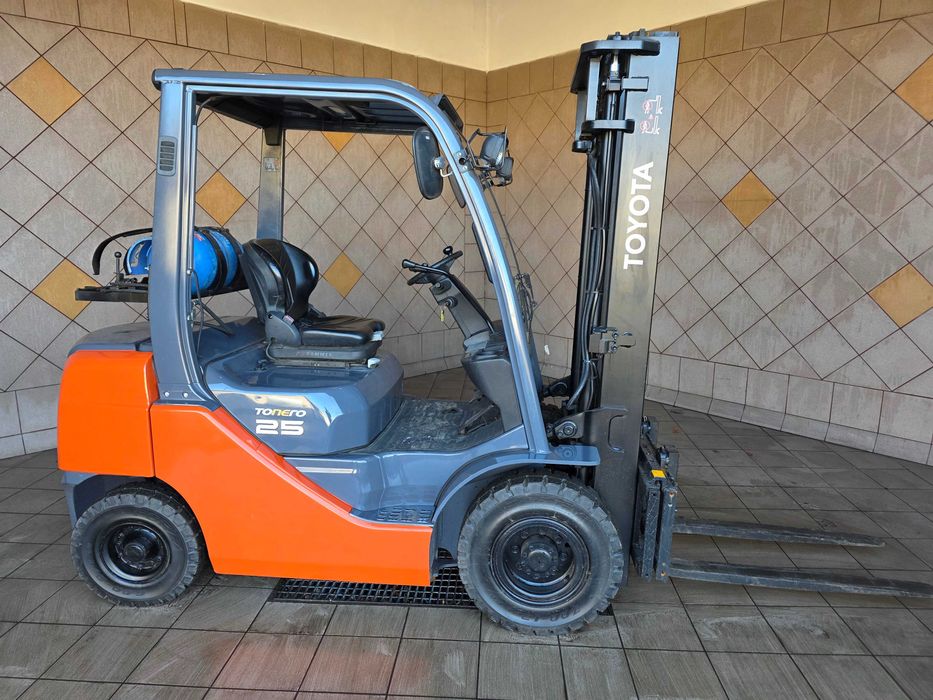 Wózek Widłowy TOYOTA , Wózki Widłowe Toyota Widlak , Sztaplarka LINDE