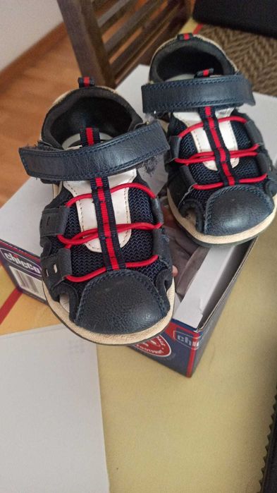 Vendo sandálias Marca Chicco Tamanho 25