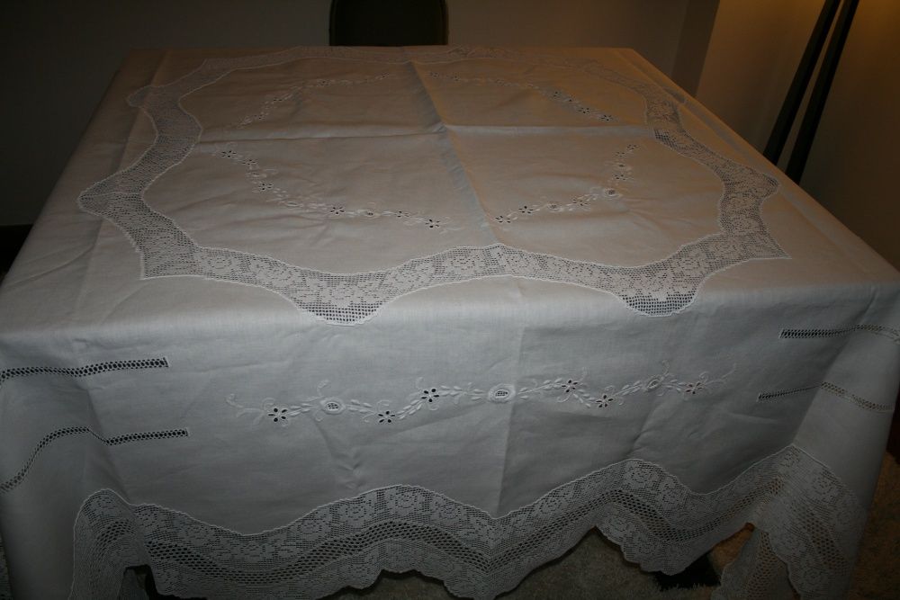 Toalha de linho e renda, quadrada