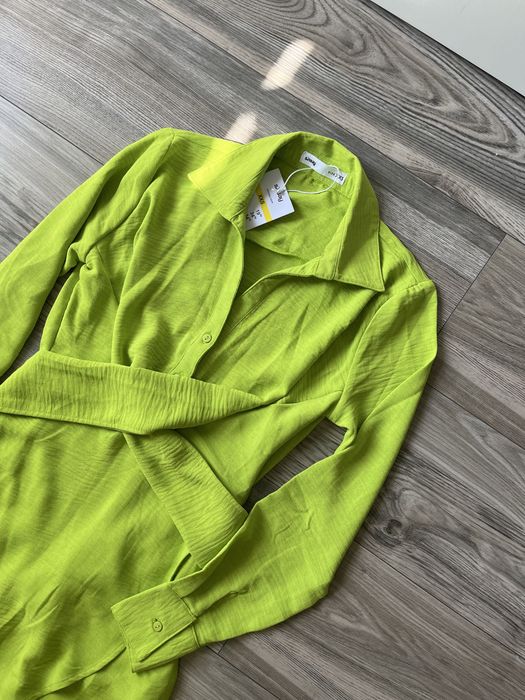 Sukienka mini z ozdobnym wiązaniem Sinsay XXS