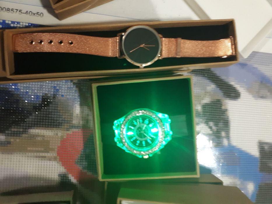 Relógios novos ainda com a patilha de segurança