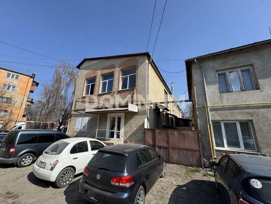 Магазин + офіси + склад, 520 м², прохідне місце,м.Виноградів