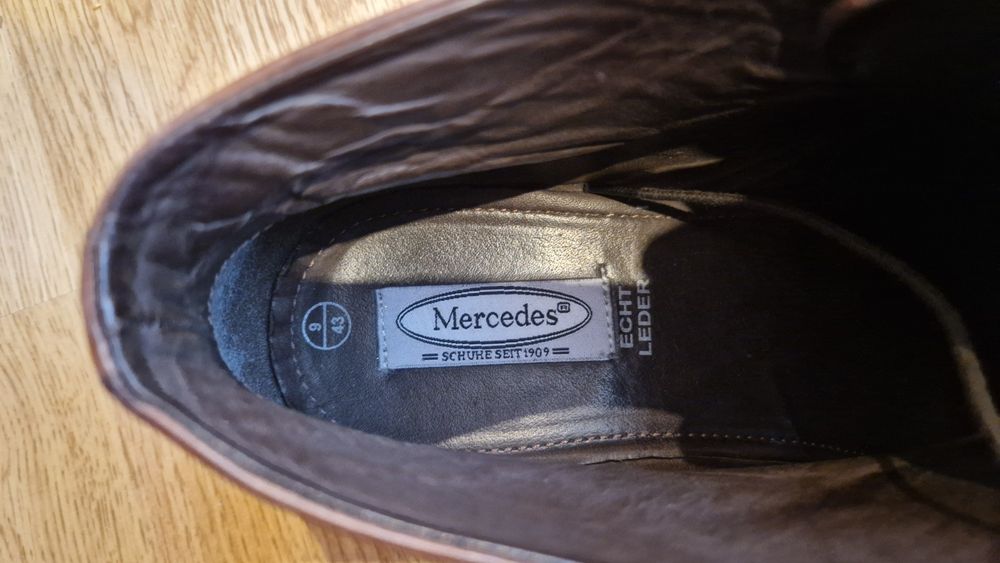 Ботінки осінні .