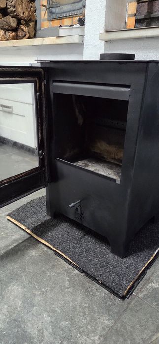 Salamandra a lenha usada em excelentes condições