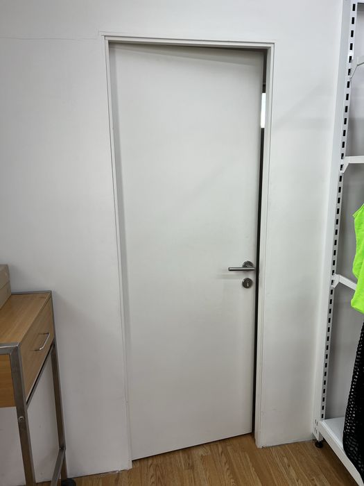Продам дверь б/у