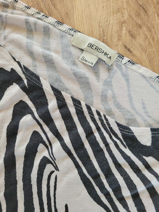 Bluzka damska S 36 Bershka beżowa dekolt ze skosa zebra beżowa