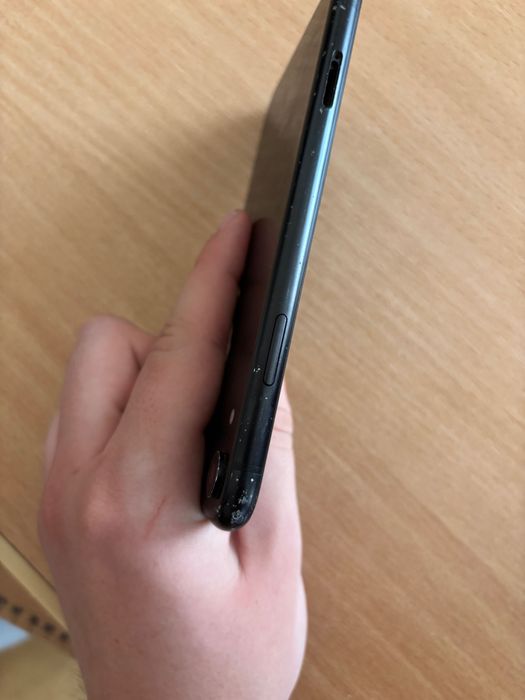 Продам IPhone XR 64 black 82