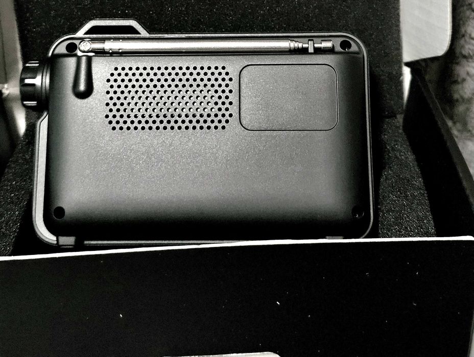 Продам радиоприёмник bluetooth динамик,проигрыватель USB/SD-идеально!