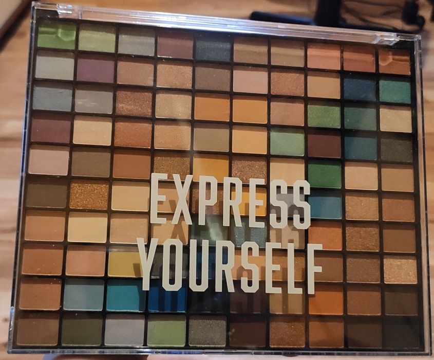 Paleta 100 cieni Selected by Superdrug Express yourself