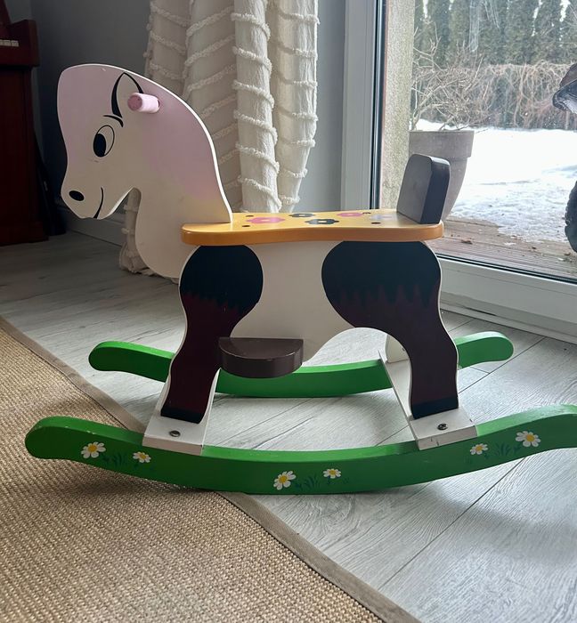 Koń na biegunach drewniany