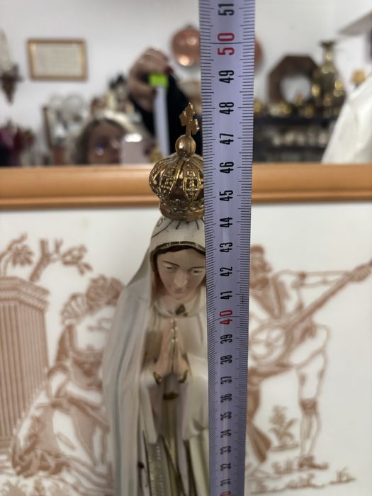 Estatueta antiga com musica