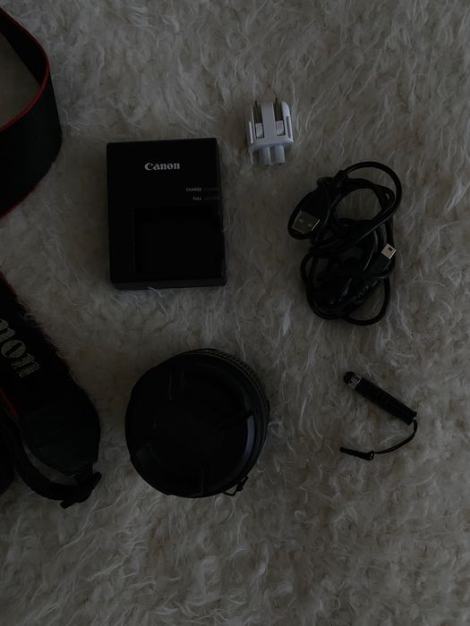 Продам фотоапарат Canon Eos rebel t3 1100