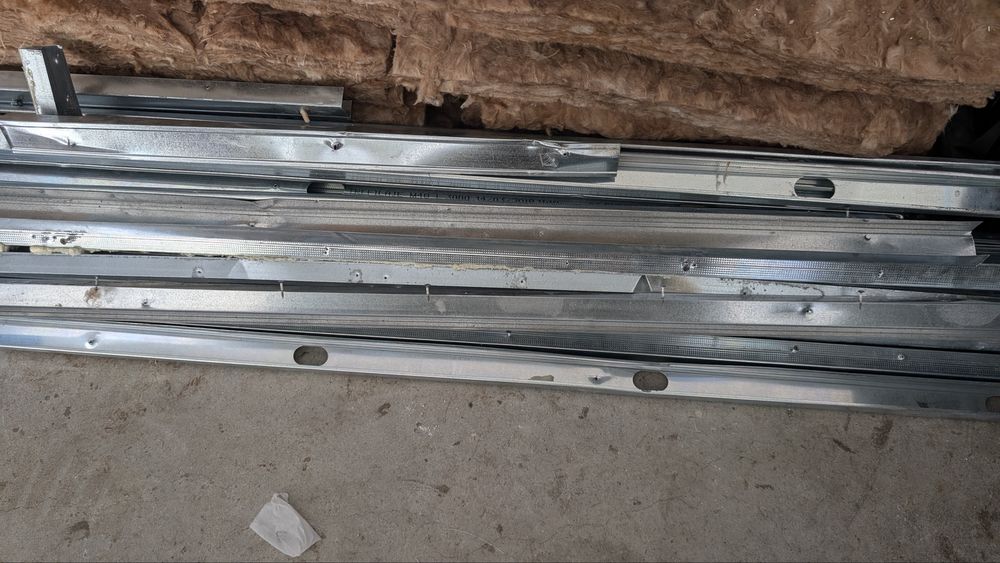 Lã ultra acustic com prefis e uma porta