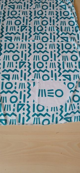 Lenço grande Meo, novo