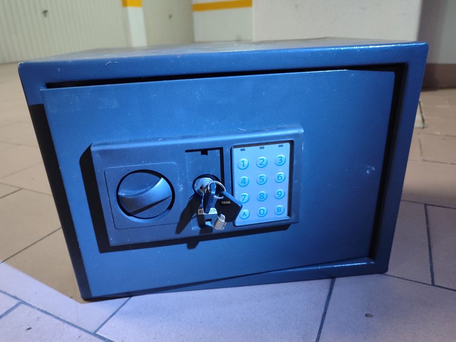 Cofre como novo cinzento