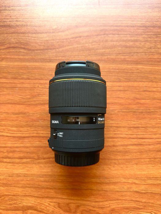 Canon EF. Sigma 105mm f/2.8 EX DG Macro