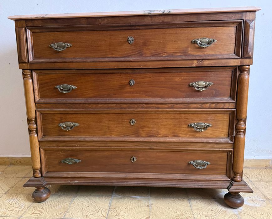 Comoda em madeira maciça e tampo em mármore