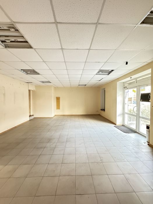 Орерда приміщення 72,3 м.кв, червона лінія, фасад