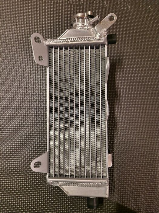 Chłodnica prawa z korkiem yamaha 250 450 yzf 2018-