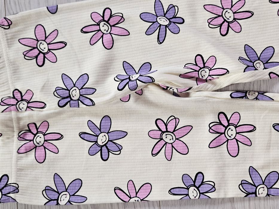 NOWE leggisny prążek r. 134-140