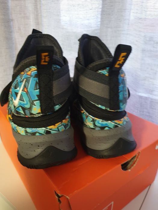 Sapatilhas Nike Lebron James