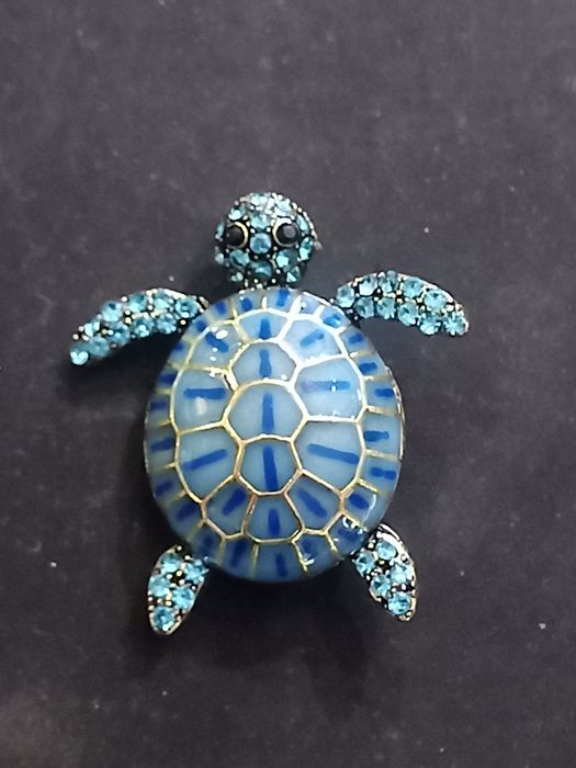 Pregadeira ou broche para casaco tartaruga ou flor