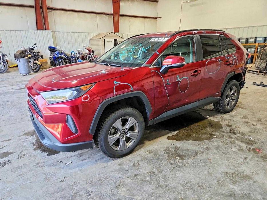 Автомобіль у дорозі Toyota RAV4 Hybrid