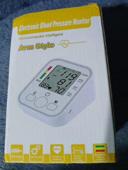 Новий автоматичний тонометр з великим дисплеєм — точні вимірювання