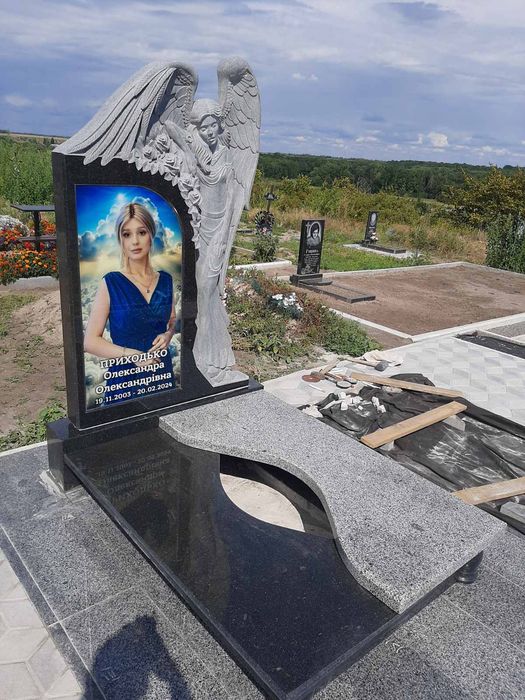 Обробка каменю, фрезеровка, гравіровка, встановлення, проектування