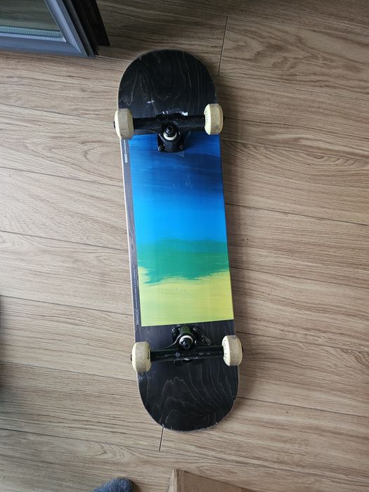 Skate + capacete e proteções