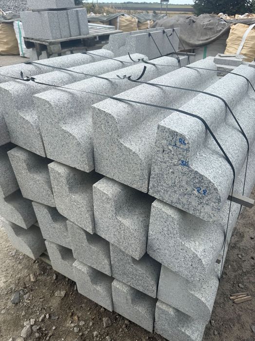 Krawężnik granitowy 21x24x100cm