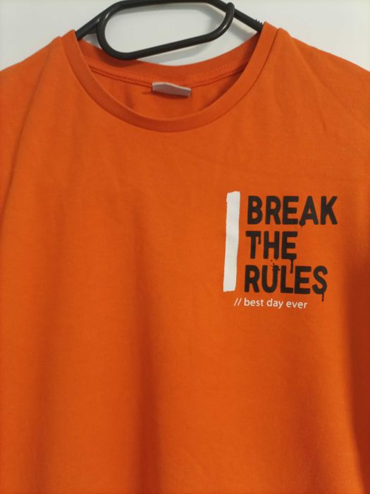 Dwie bawełniane bluzy, koszulka gratis, rozm. 146