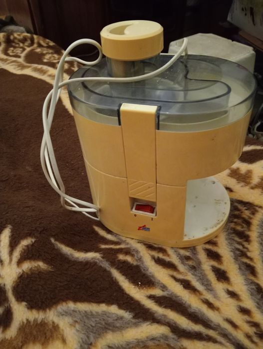 Máquina de fazer sumo a trabalhar bem