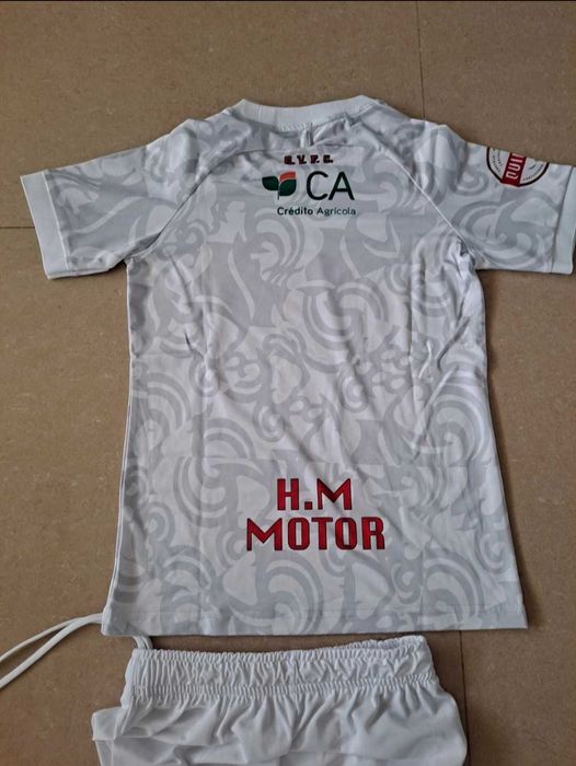 Camisola e calções Gil Vicente NOVOS, Tam. 8 anos