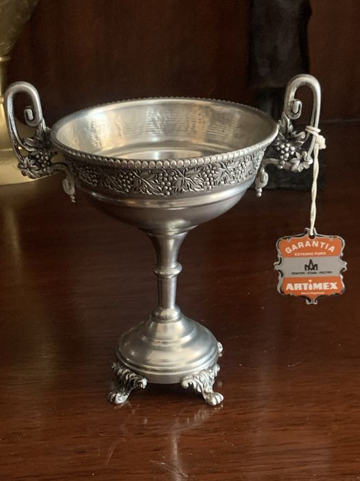 Taças decorativas de estanho