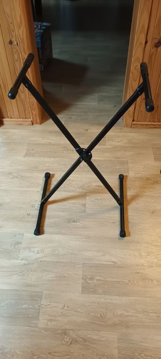 Suporte Stagg para órgão musical