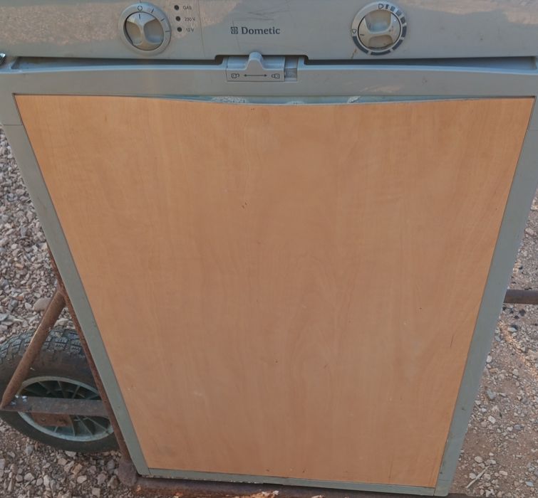 Frigorífico a gás 12v e 220v