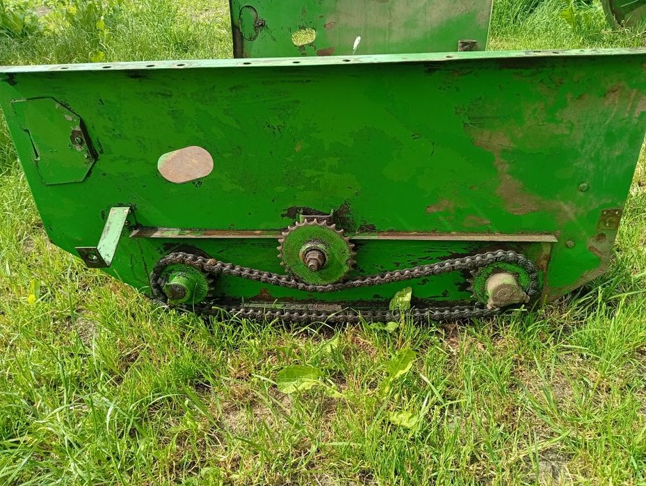 Kosz przyjęciowy ze żmijkami John Deere 970,975,1072,1075