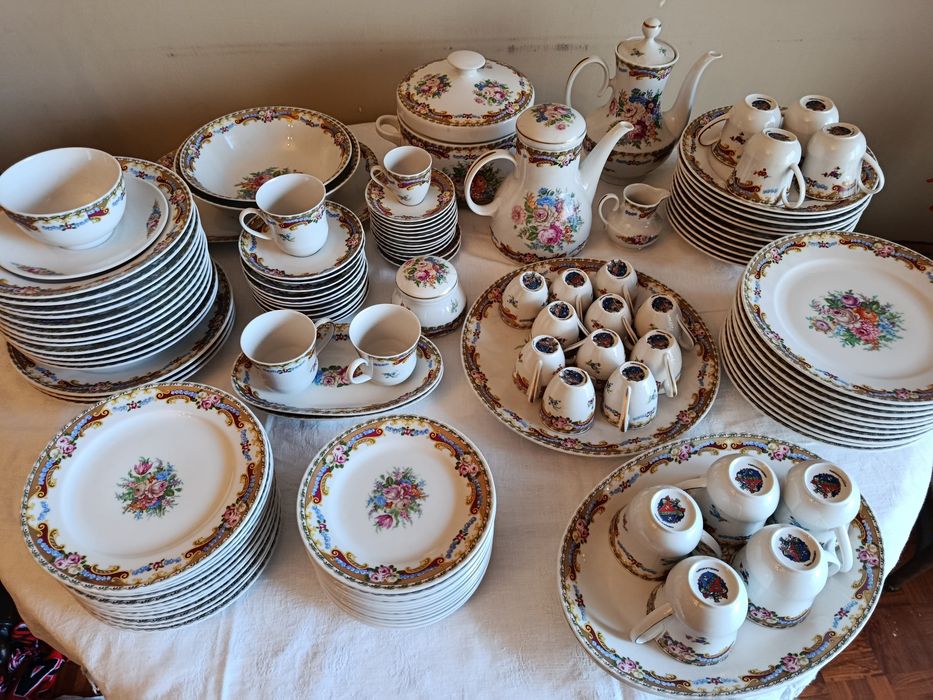 Serviço de jantar/chá e café da marca alemã Depos Porzellainfabrik