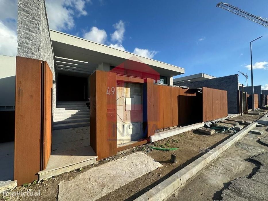 Moradia Banda Térrea com Piscina, Palmeira