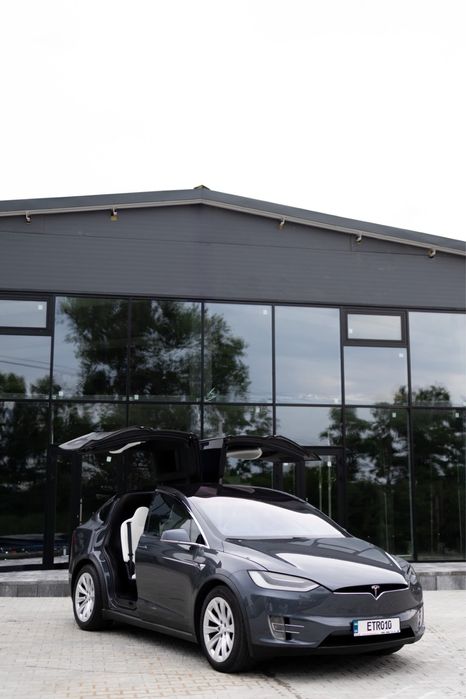 Оренда Tesla model X без застави