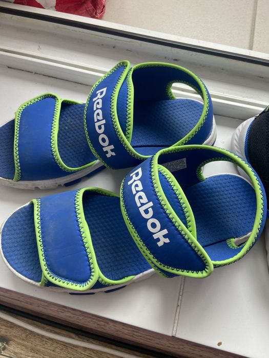 Reebok босоніжки 36,5 розмір 24 см