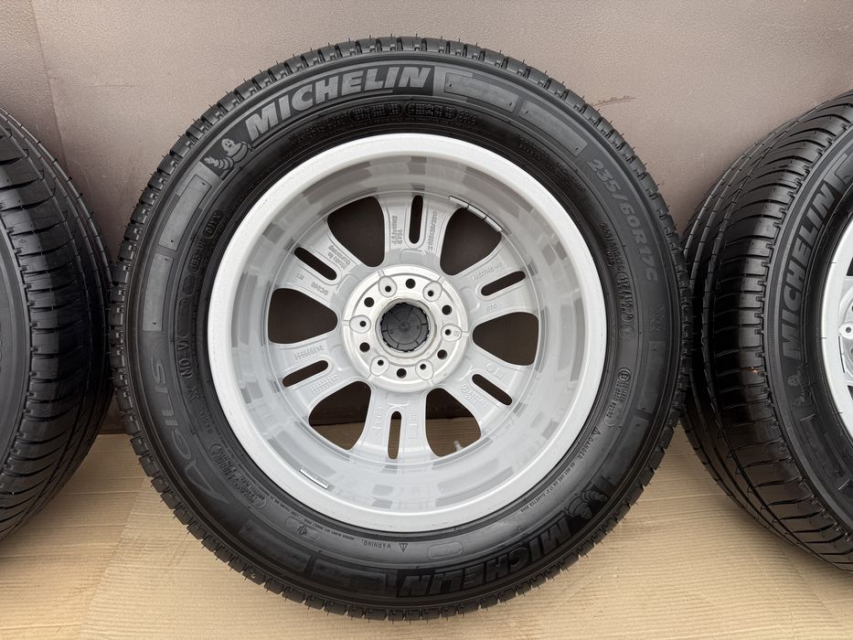 Новий фабричний комплект колеса гума диски резина Mercedes Sprinter Спринтер W907 W910 R17 з тестового авто 320 км