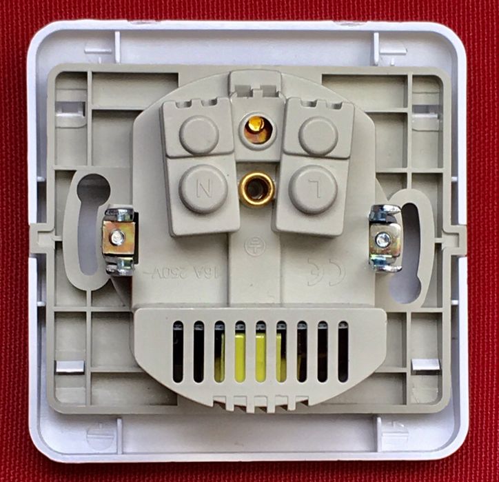 Tomada eléctrica 16A 250v com 2 USB 5V 2000ma novo