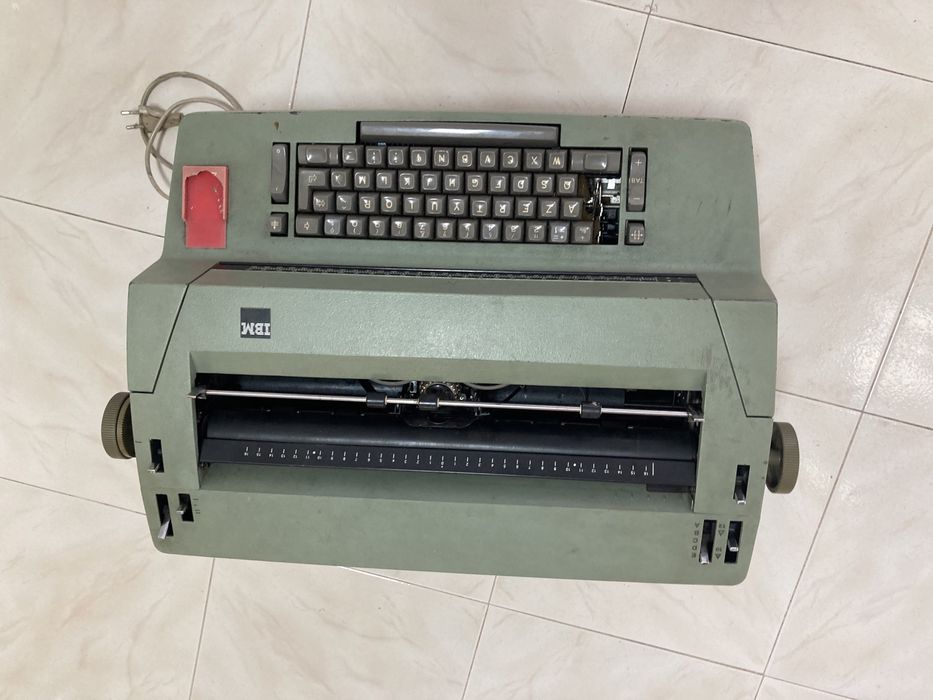 IBM Selectric typewriter (não funciona)64739413261313120